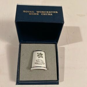 Royal Worcester thimble, porcelain, vintage, with box